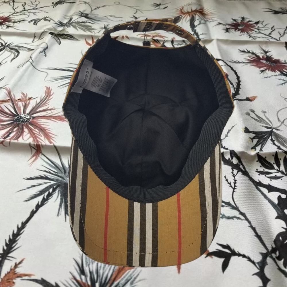 Burberry hat - Picture 2 of 3